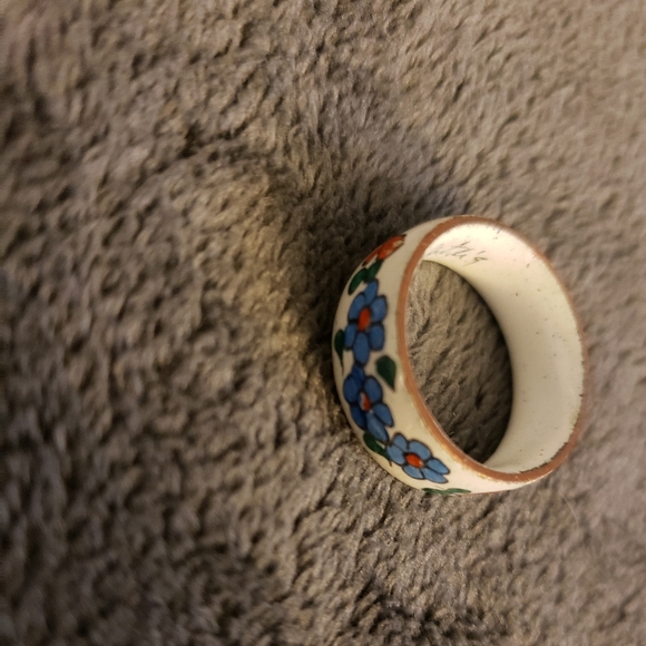 Sweet Vintage Enamel Painted Ring Size 5.5 Signed - Picture 6 of 7